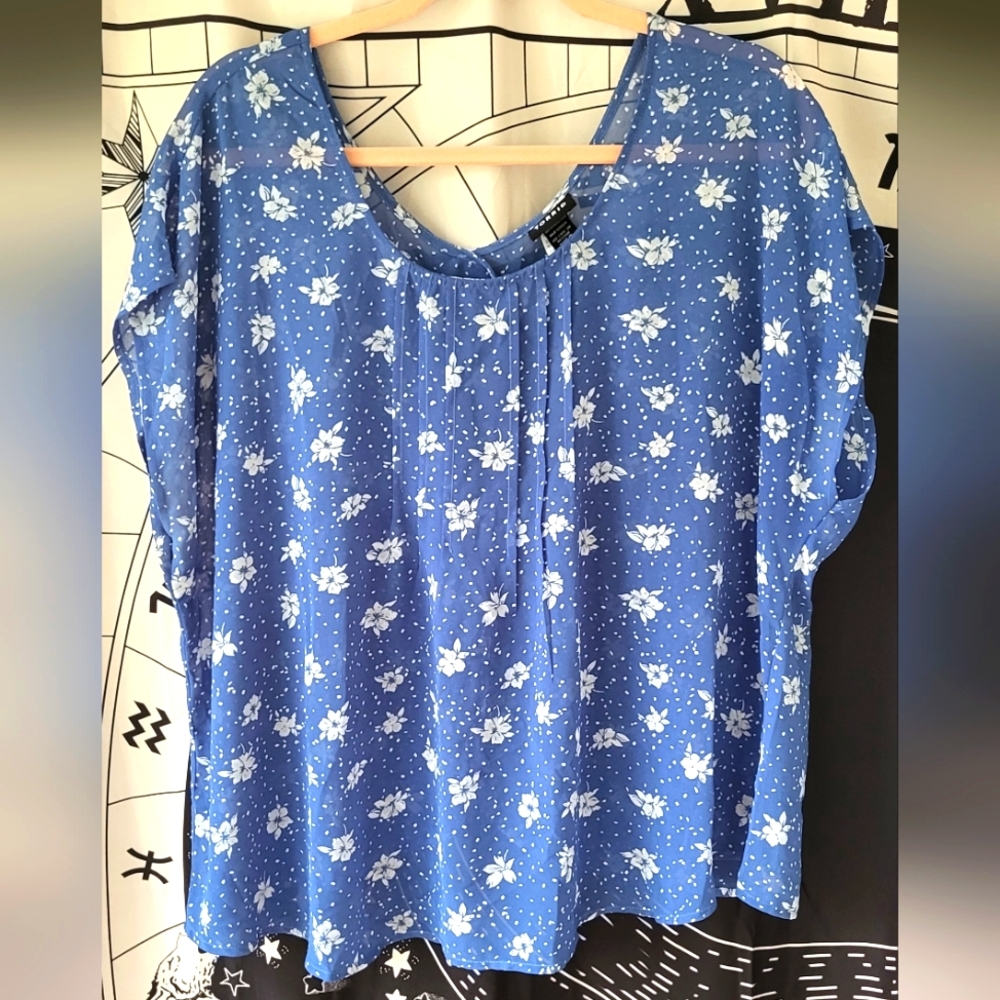 Split back flor blouse